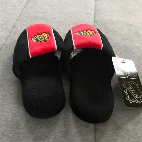 Children’s NHL Slippers : Chicago Blackhawks - Picture 2 of 2